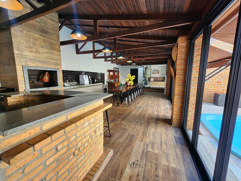 16 Hóspedes - Piscina água salgada e área Gourmet