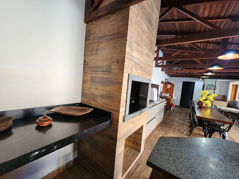 16 Hóspedes - Piscina água salgada e área Gourmet